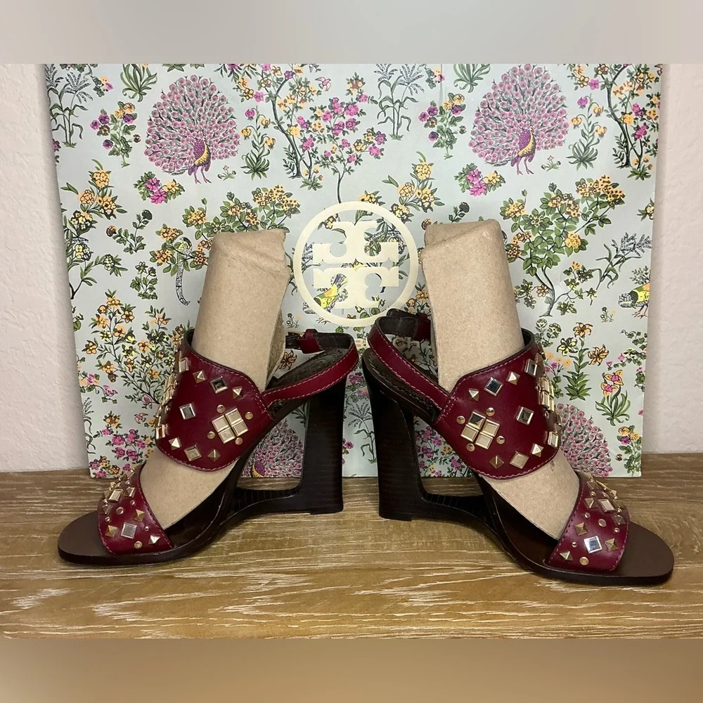 Tory Burch Kingsbridge Studded Open-Toe Wedge Sandal Red Agate Size 7